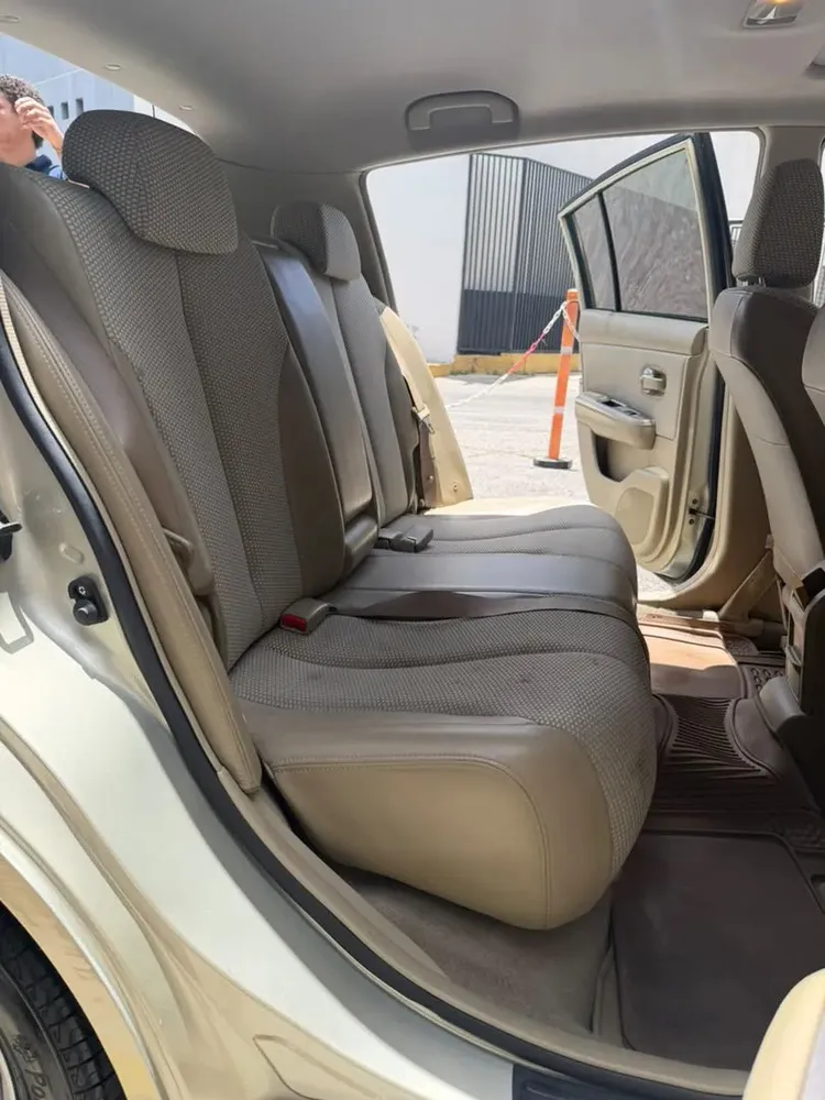 Vista 8 del vehículo: Nissan Tiida