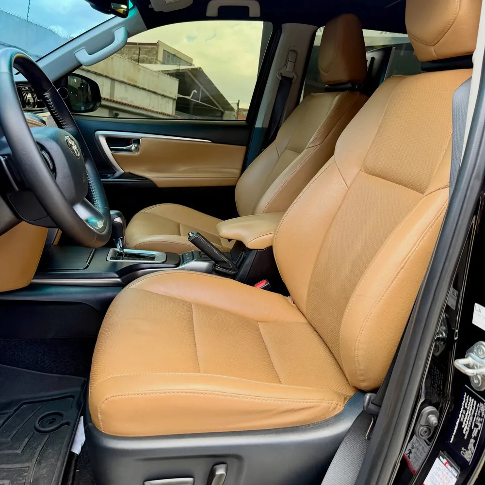 Vista 4 del vehículo: Toyota Fortuner