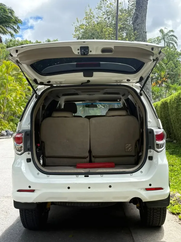Vista 7 del vehículo: Toyota Fortuner