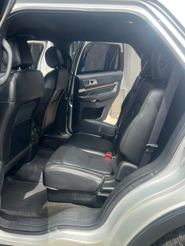 Vista 5 del vehículo: Ford Explorer