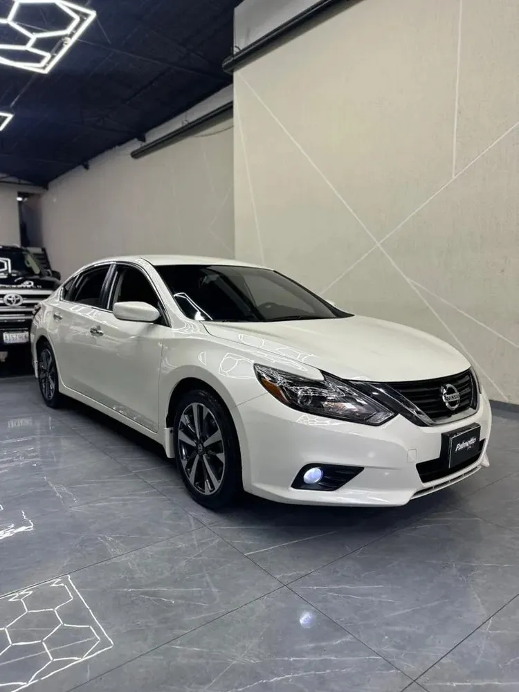 Vista 4 del vehículo: Nissan Altima