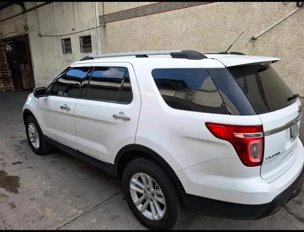 Vista 4 del vehículo: Ford Explorer