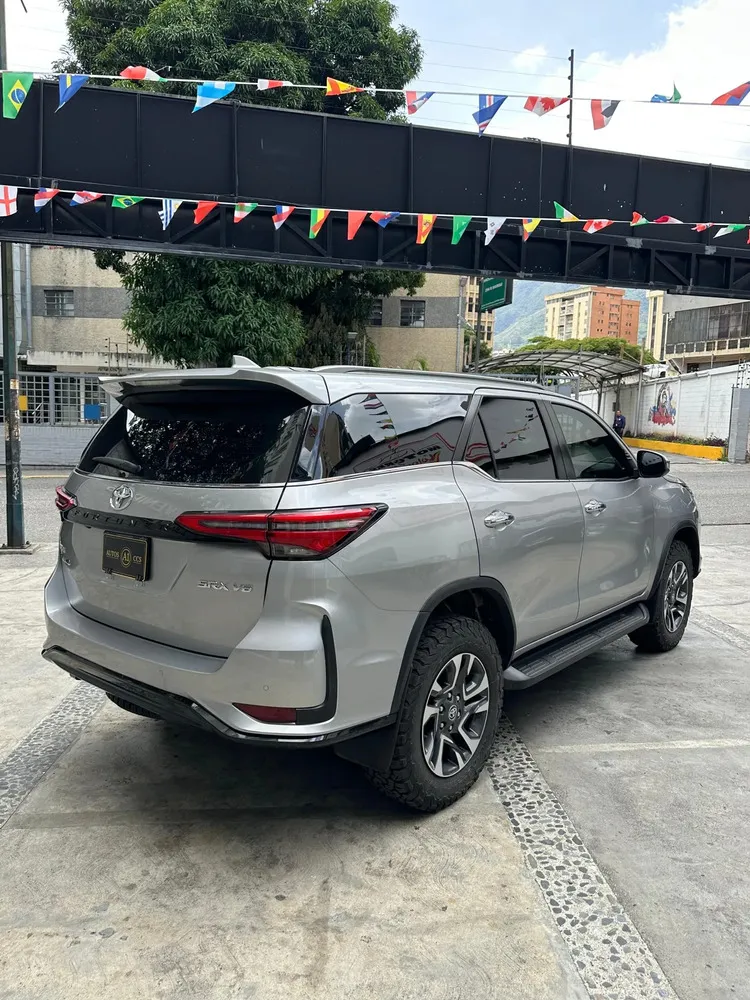 Vista 13 del vehículo: Toyota Fortuner