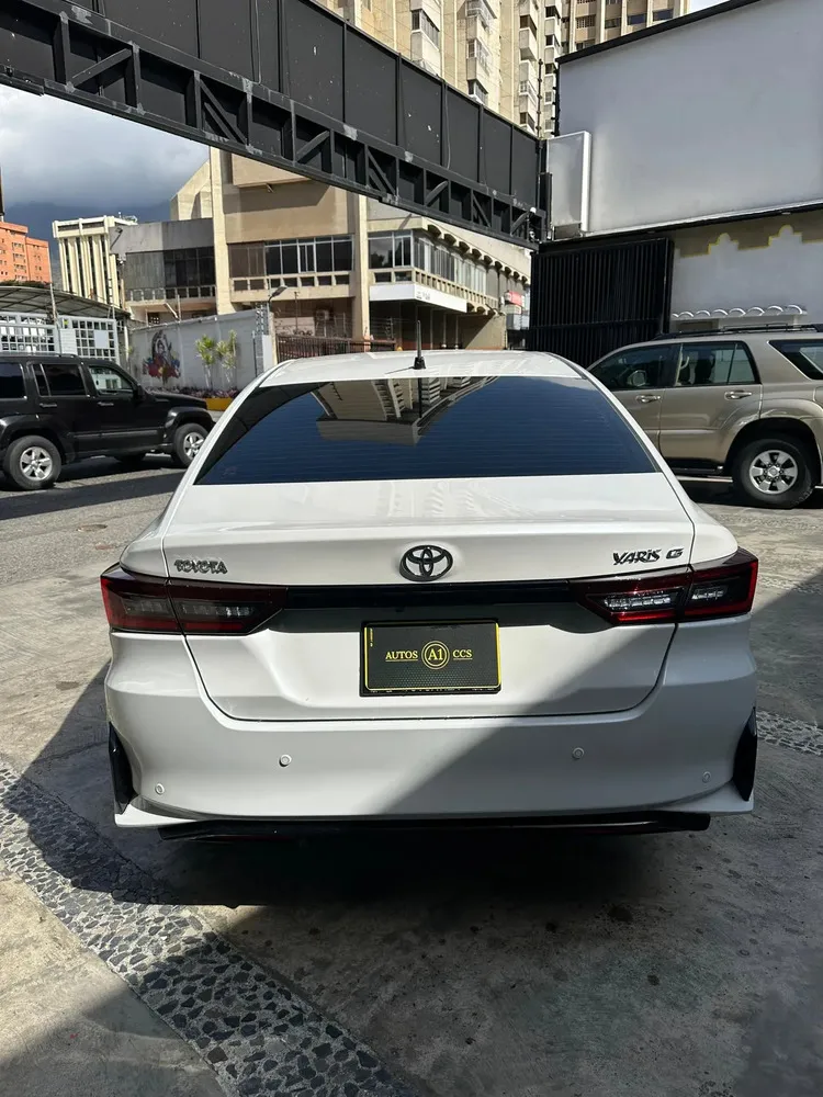 Vista 10 del vehículo: Toyota Yaris
