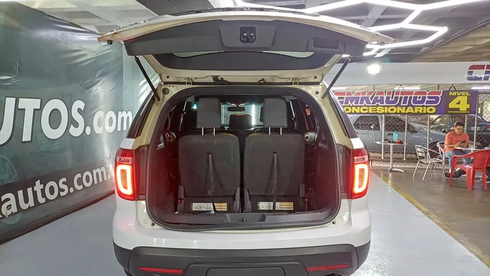 Vista 5 del vehículo: Ford Explorer