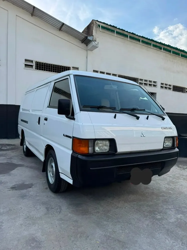 Vista 3 del vehículo: Mitsubishi Panel
