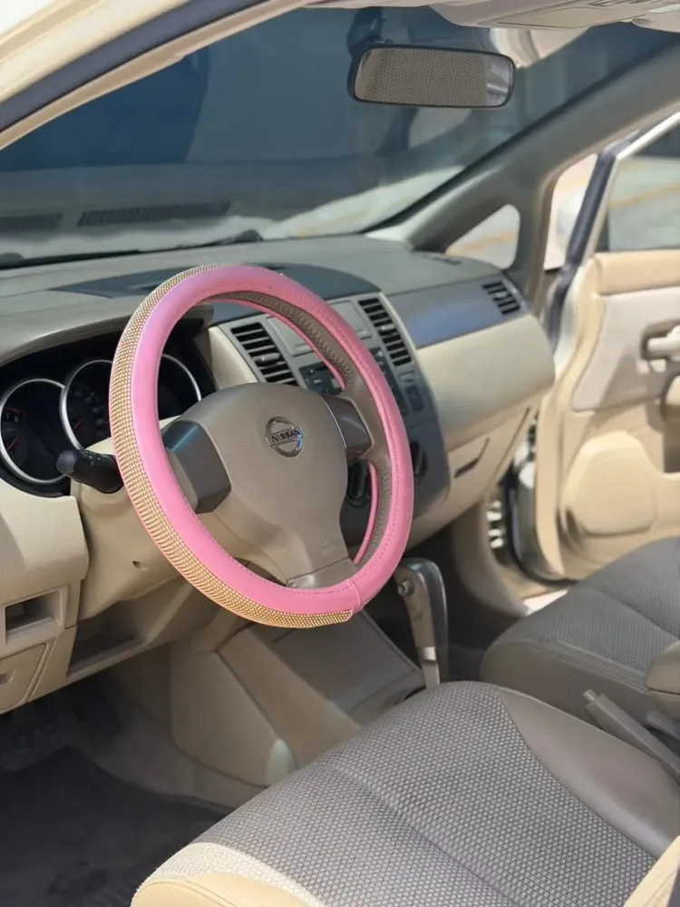 Vista 4 del vehículo: Nissan Tiida
