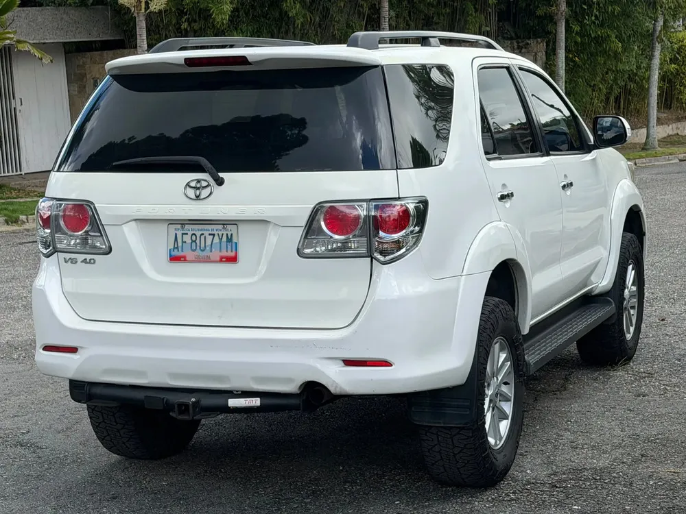 Vista 6 del vehículo: Toyota Fortuner