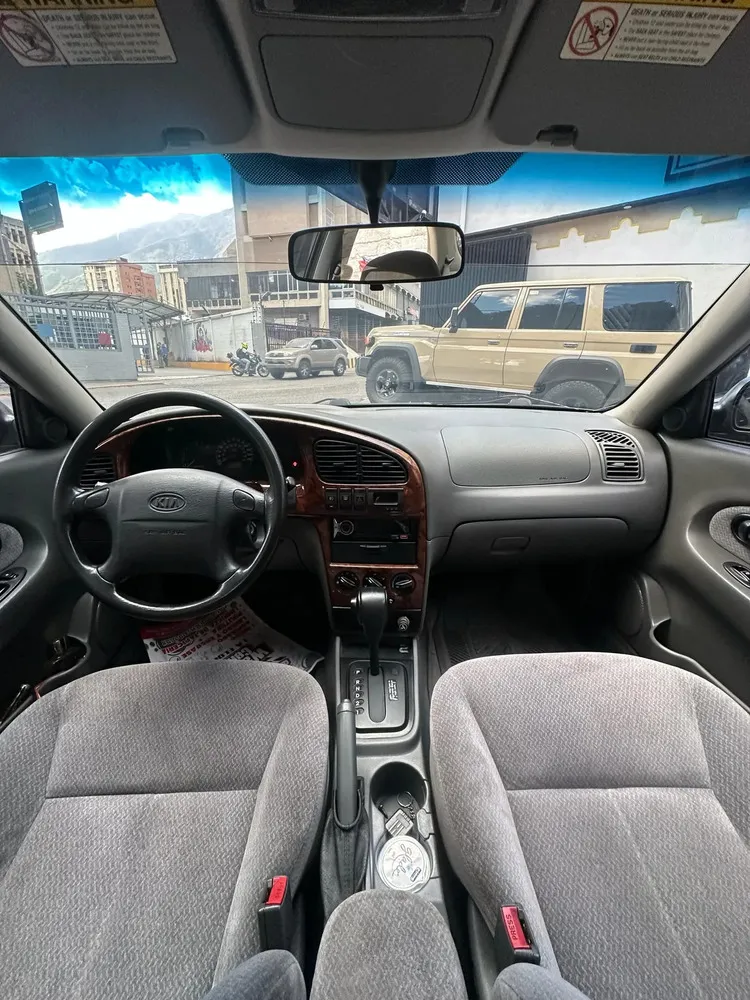 Vista 8 del vehículo: Kia Spectra