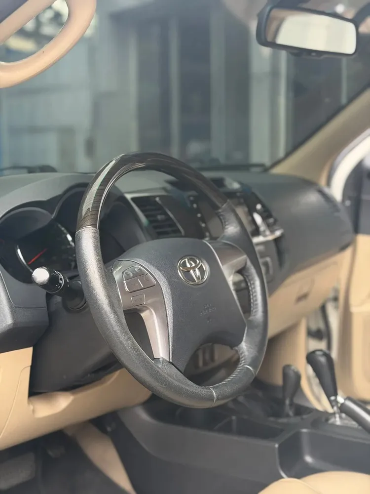 Vista 7 del vehículo: Toyota Fortuner