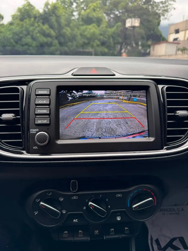 Vista 18 del vehículo: Kia Soluto
