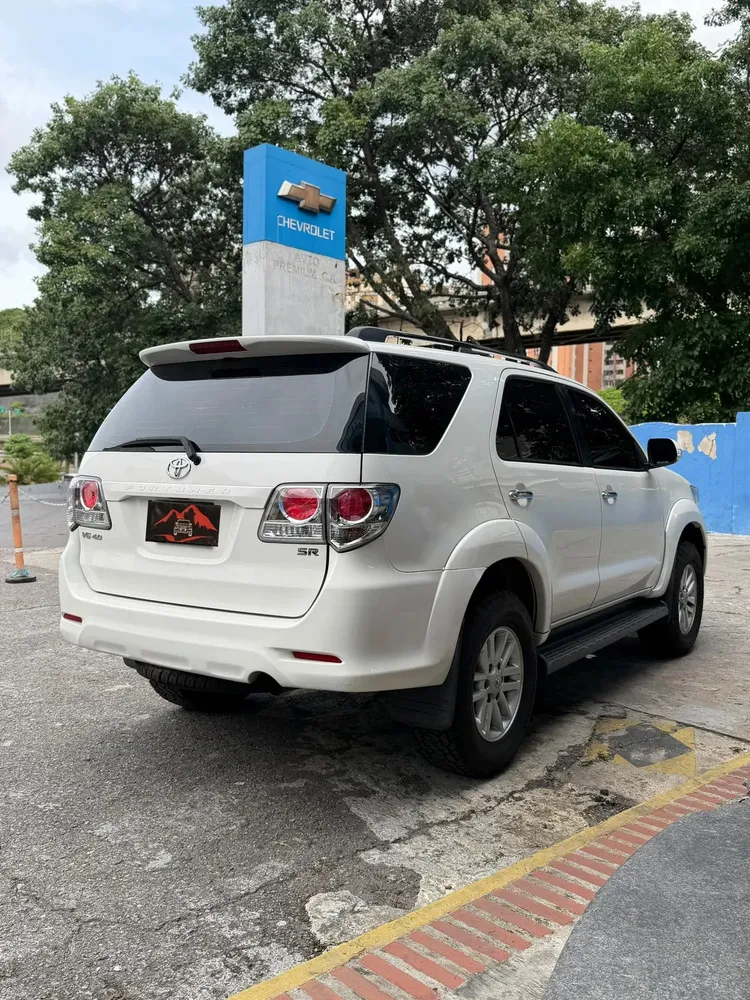 Vista 4 del vehículo: Toyota Fortuner