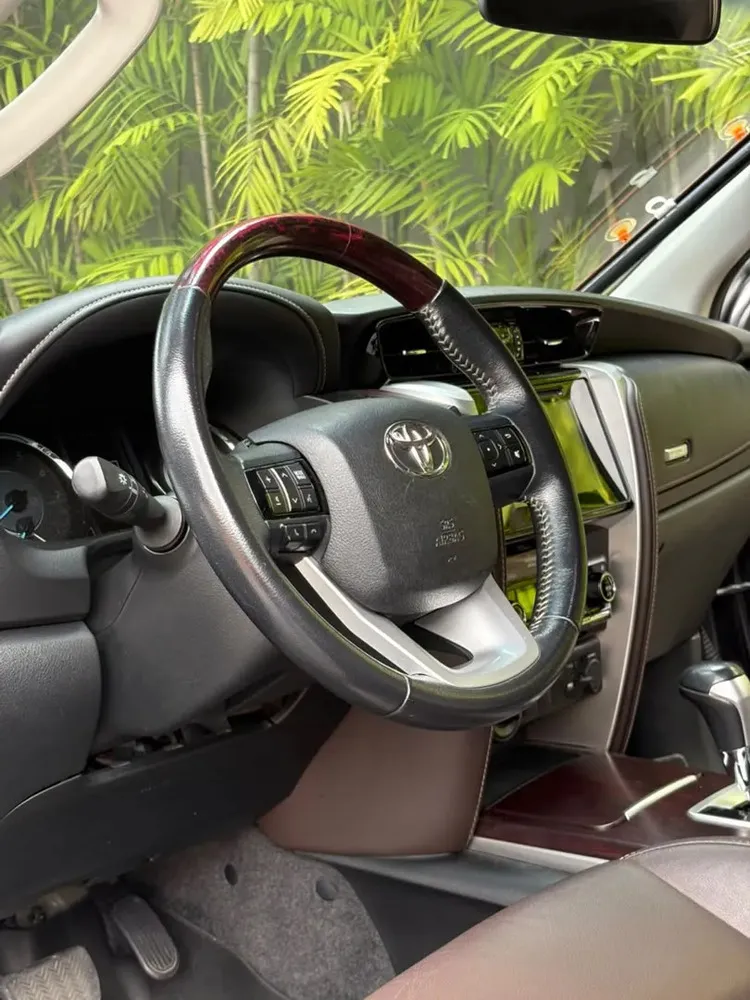 Vista 11 del vehículo: Fortuner Dubai