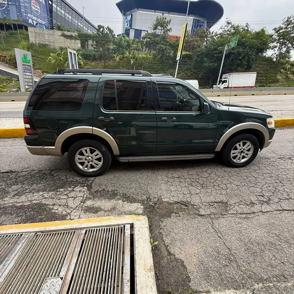Vista 4 del vehículo: Ford Explorer