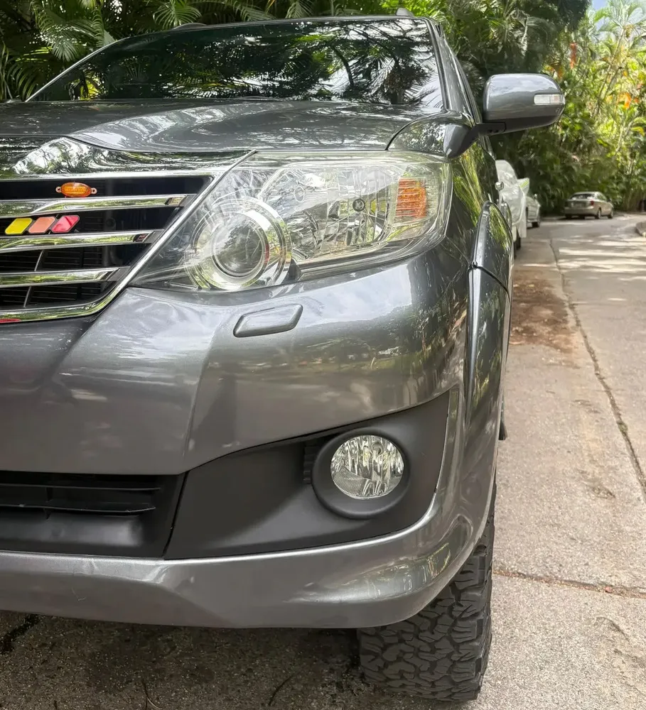 Vista 3 del vehículo: Toyota Fortuner