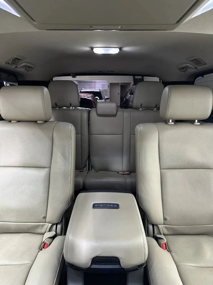 Vista 7 del vehículo: Toyota Sequoia
