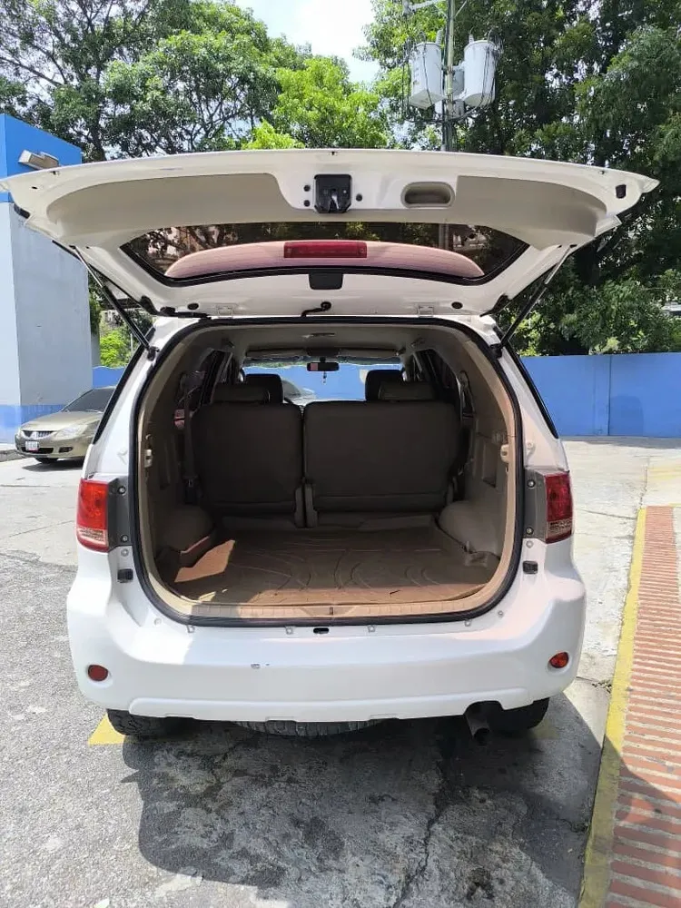 Vista 11 del vehículo: Toyota Fortuner