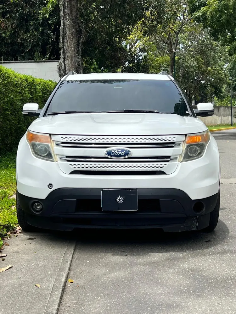 Vista 3 del vehículo: Ford Explorer