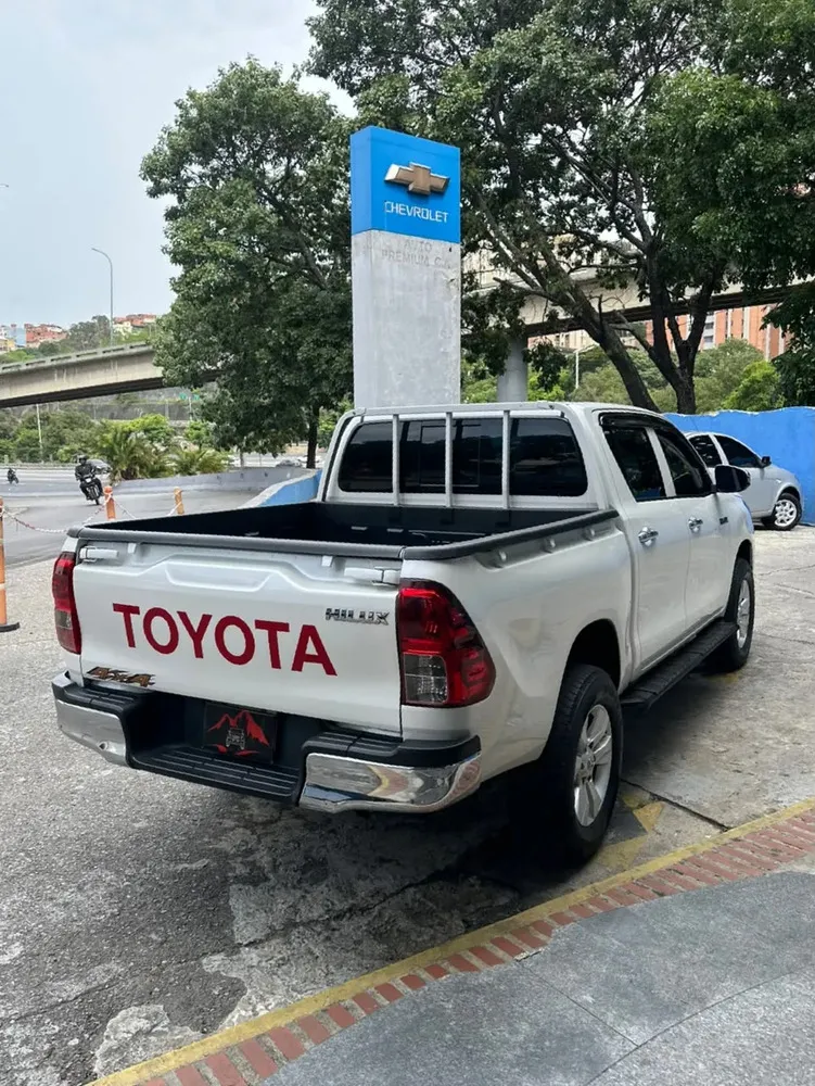 Vista 6 del vehículo: Toyota Hilux
