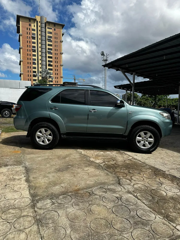 Vista 6 del vehículo: Toyota Fortuner