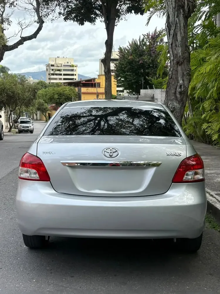 Vista 12 del vehículo: Toyota Yaris