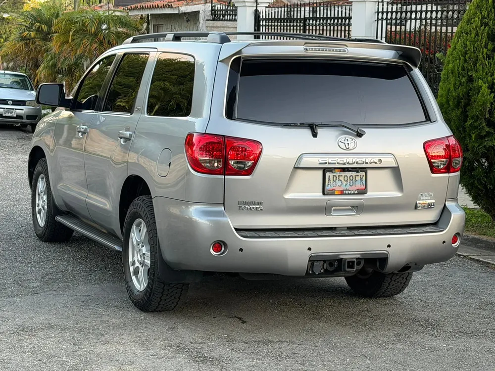 Vista 4 del vehículo: Toyota Sequoia