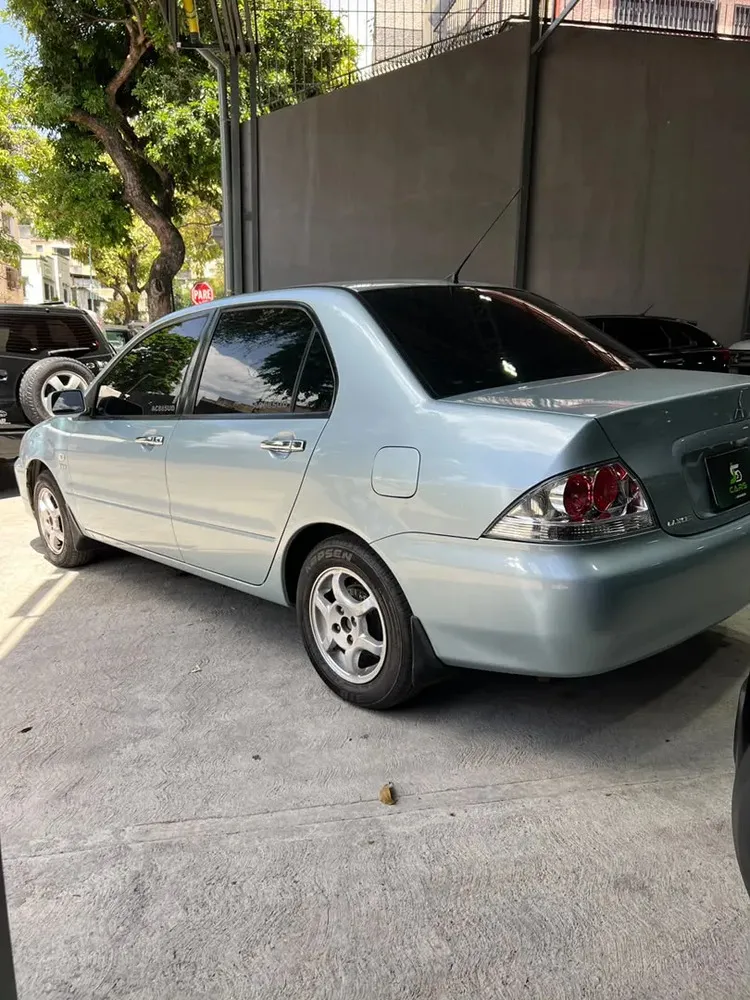 Vista 6 del vehículo: Mitsubishi Lancer
