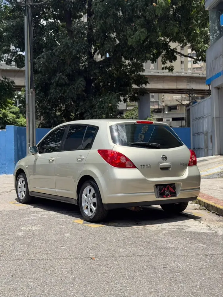 Vista 15 del vehículo: Nissan Tiida