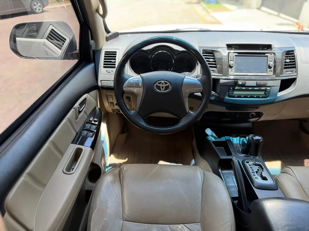 Vista 12 del vehículo: Toyota Fortuner