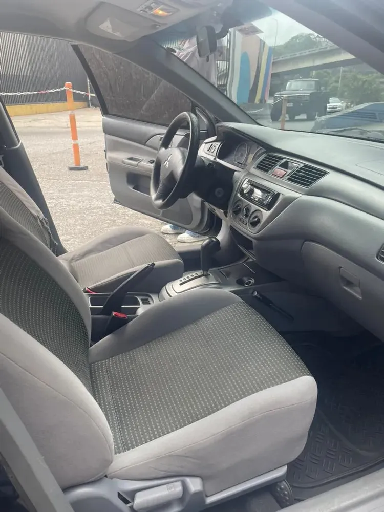 Vista 4 del vehículo: Mitsubishi Lancer