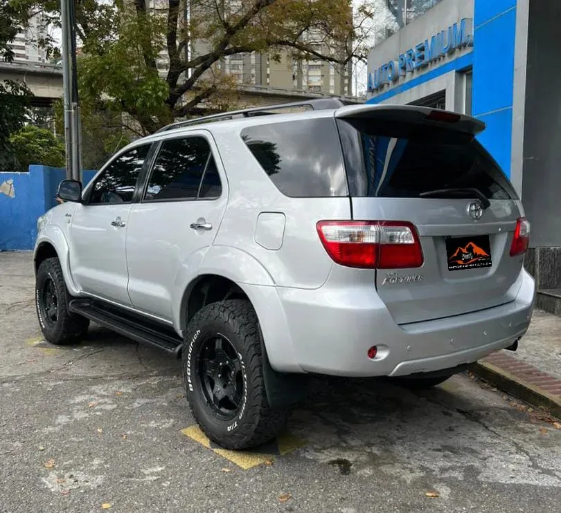 Vista 12 del vehículo: Toyota Fortuner