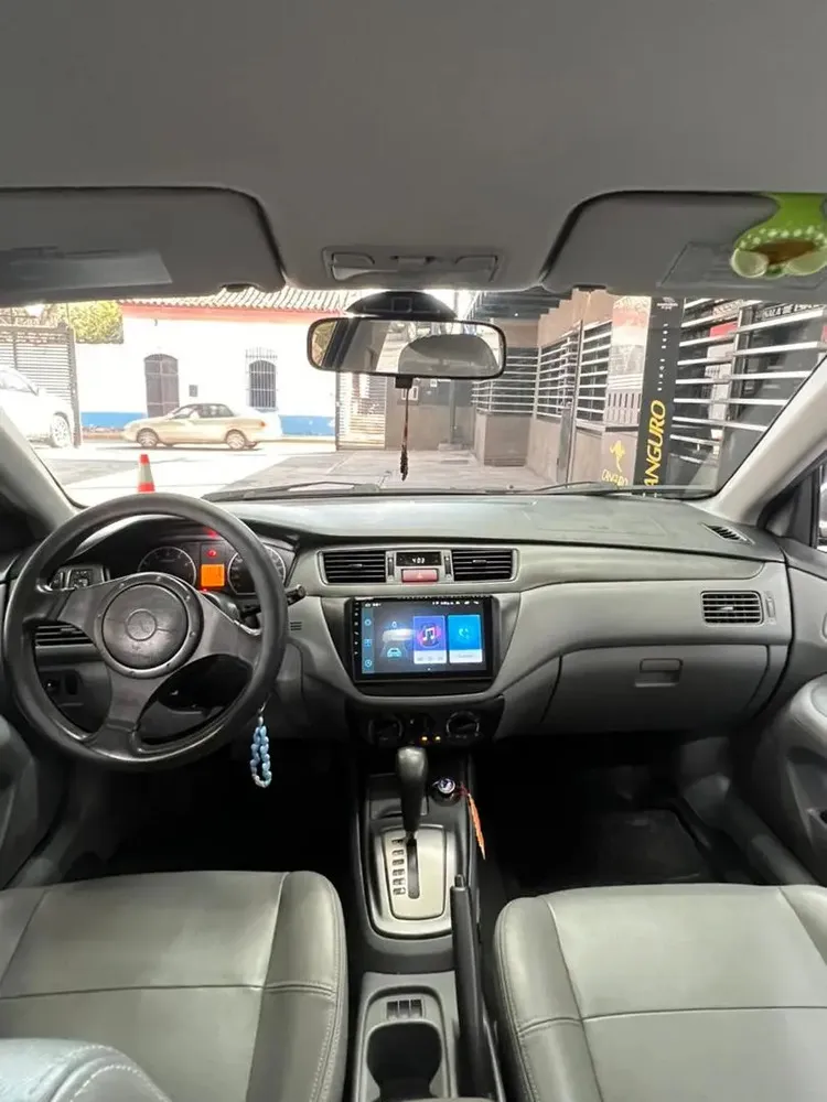 Vista 4 del vehículo: Mitsubishi Lancer