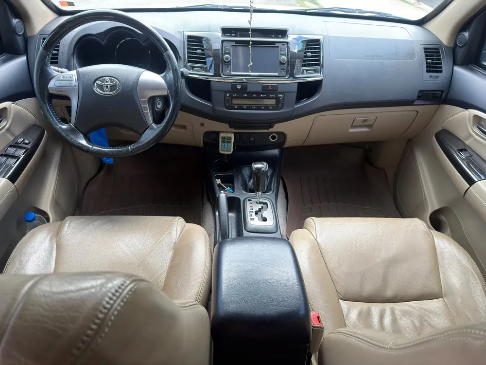 Vista 10 del vehículo: Toyota Fortuner