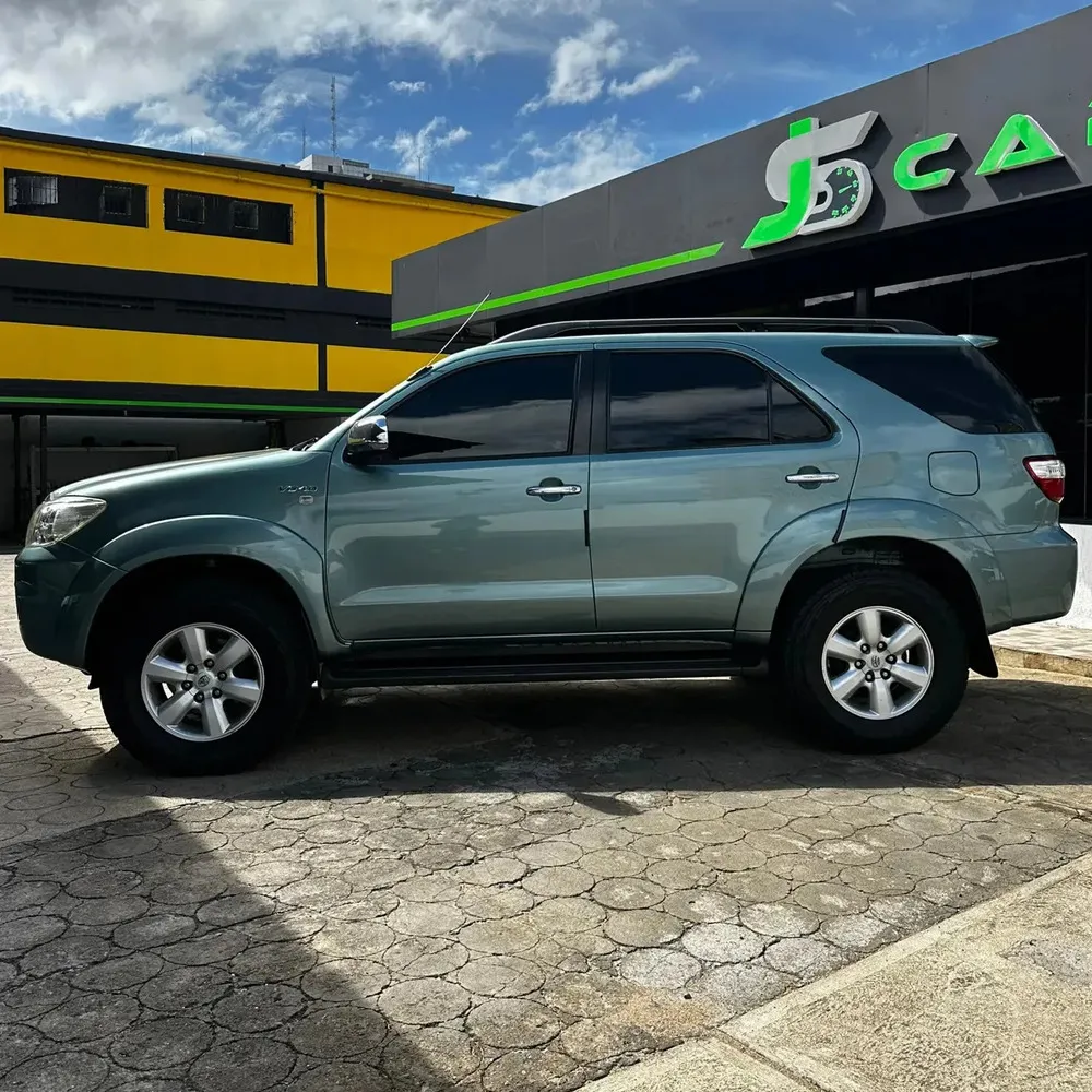 Vista 2 del vehículo: Toyota Fortuner