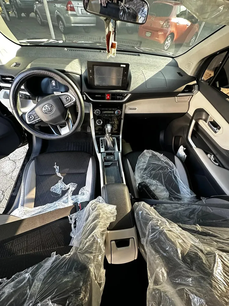 Vista 4 del vehículo: Toyota Veloz