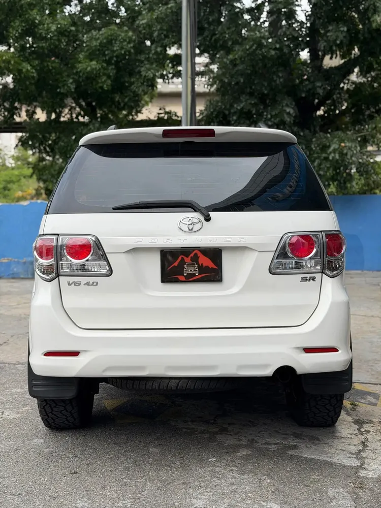 Vista 6 del vehículo: Toyota Fortuner