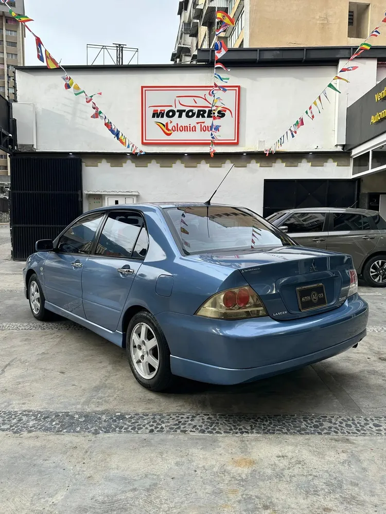 Vista 15 del vehículo: Mitsubishi Lancer