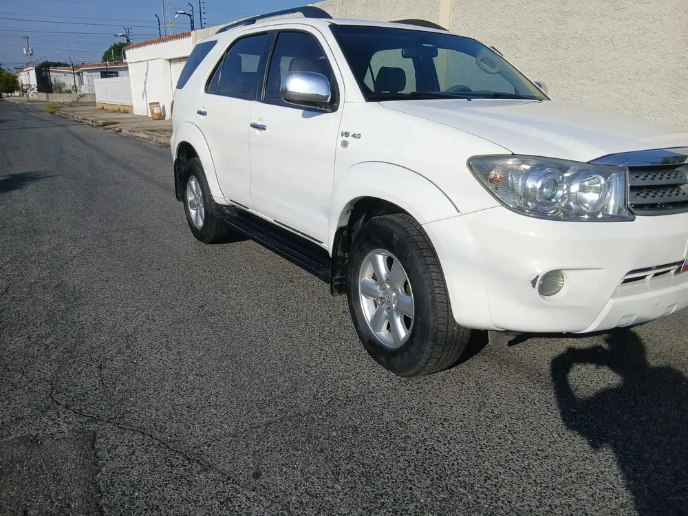 Vista 3 del vehículo: Toyota Fortuner