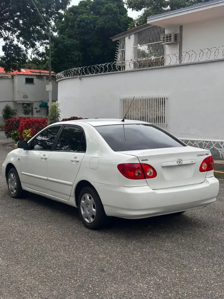 Vista 4 del vehículo: Toyota Corolla