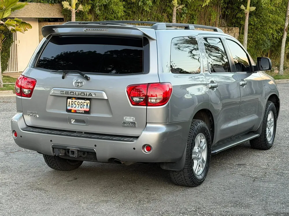 Vista 3 del vehículo: Toyota Sequoia