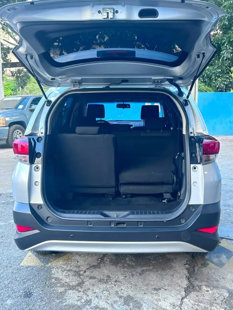 Vista 10 del vehículo: Toyota Rush