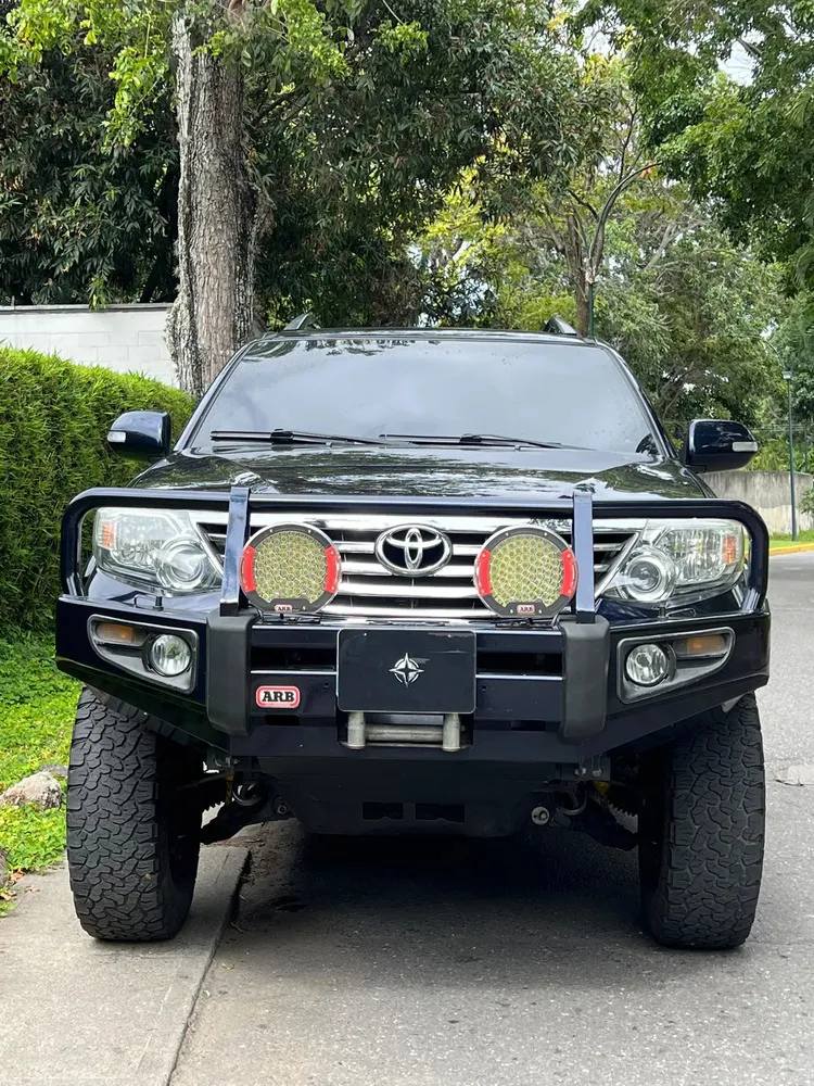 Vista 4 del vehículo: Toyota Fortuner