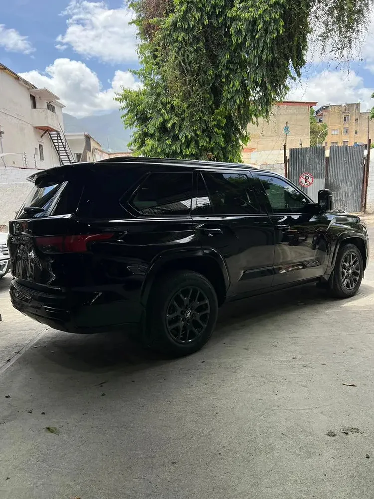 Vista 4 del vehículo: Sequoia Platinum