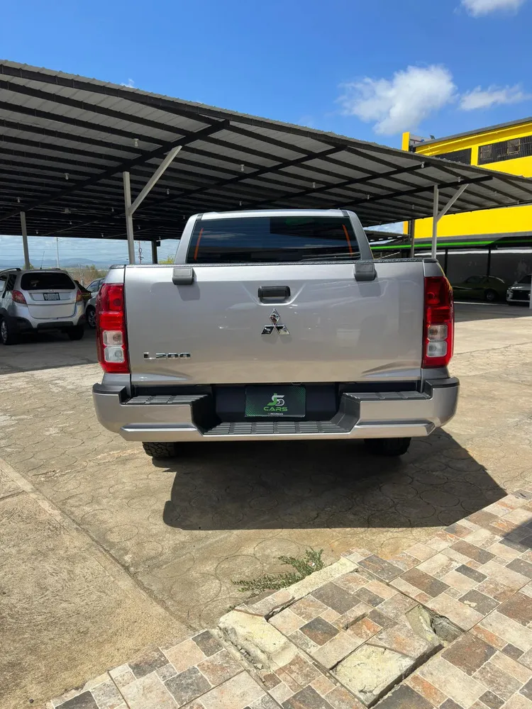 Vista 4 del vehículo: Mitsubishi L200