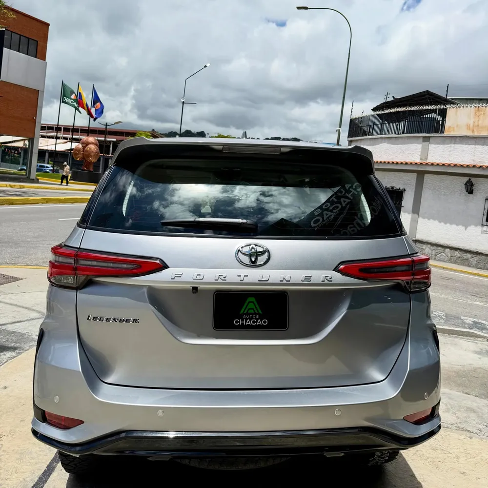 Vista 9 del vehículo: Toyota Fortuner