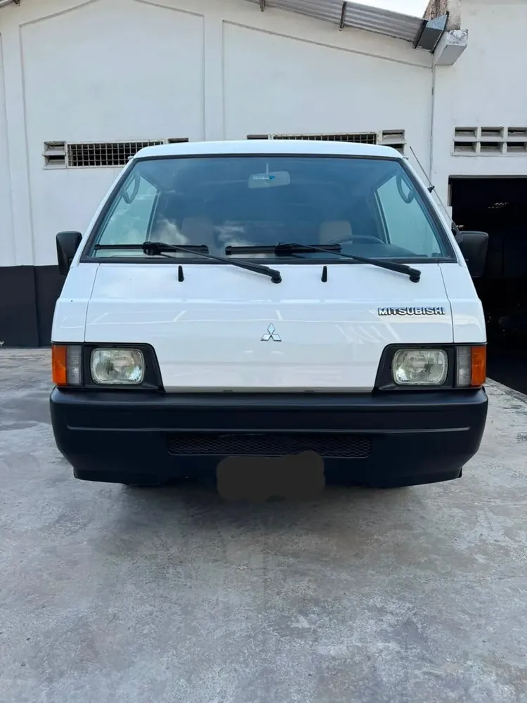 Vista 2 del vehículo: Mitsubishi Panel