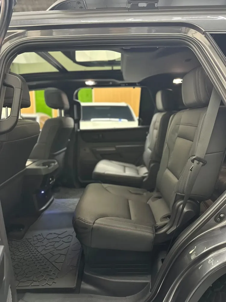 Vista 7 del vehículo: Toyota Sequoia