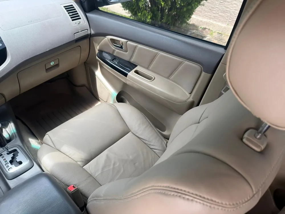 Vista 8 del vehículo: Toyota Fortuner
