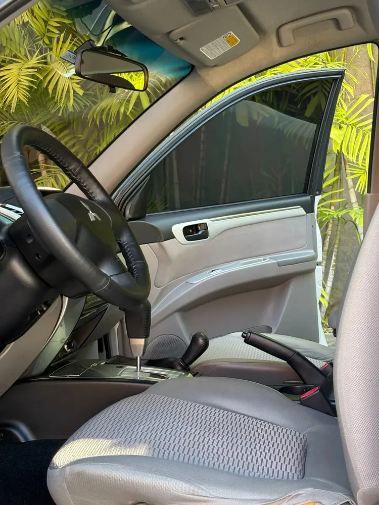 Vista 15 del vehículo: Mitsubishi Montero