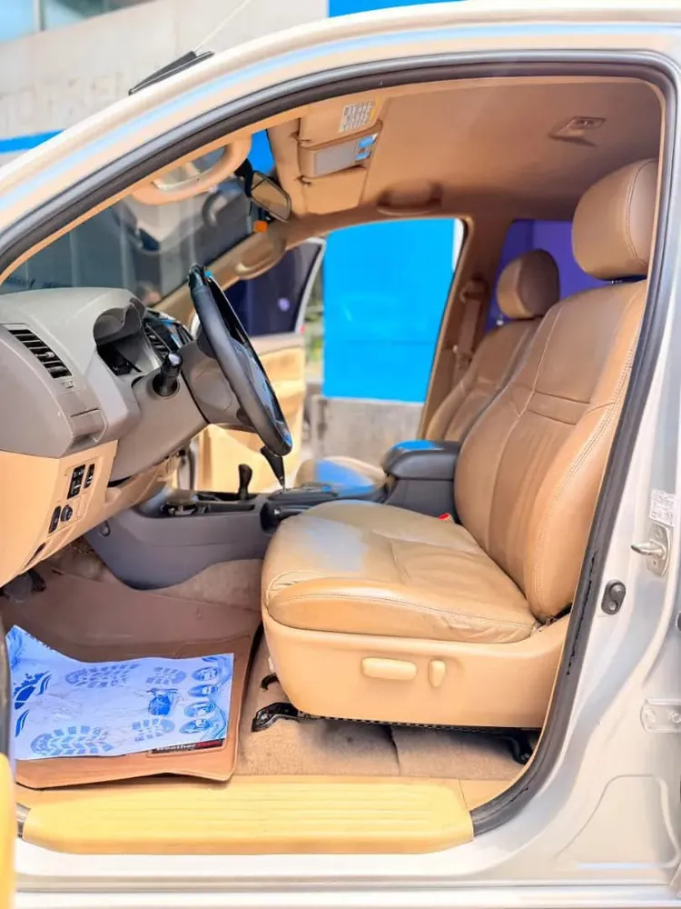 Vista 3 del vehículo: Toyota Fortuner